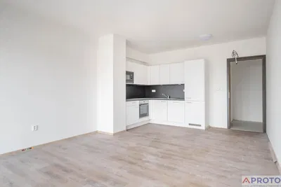 Kuhinja; kuhinjski aparati, renoviran, prirodno svjetlo