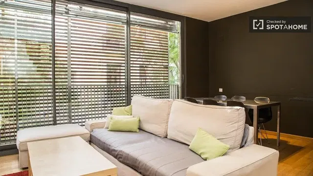 Soggiorno; luce naturale, stile moderno