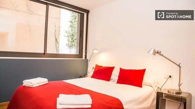 Camera da letto; luce naturale, stile moderno