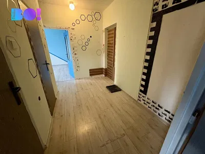 Šatna; dlažba