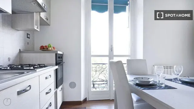 Küche; küchengeräte, tageslicht, moderner stil