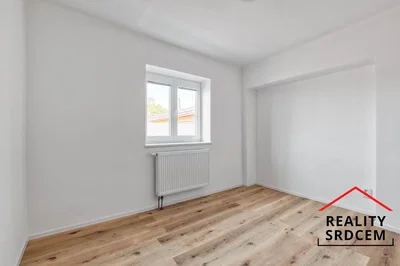 Schlafzimmer; tageslicht, holzboden, renoviert