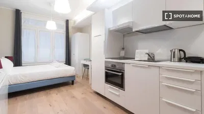 Küche; küchengeräte, tageslicht, moderner stil, holzboden