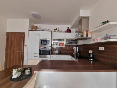 Mutfak; mutfak aletleri, doğal ışık, modern stil