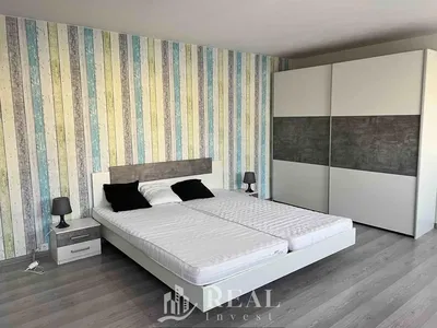 Yatak odası; ahşap zemin, modern stil