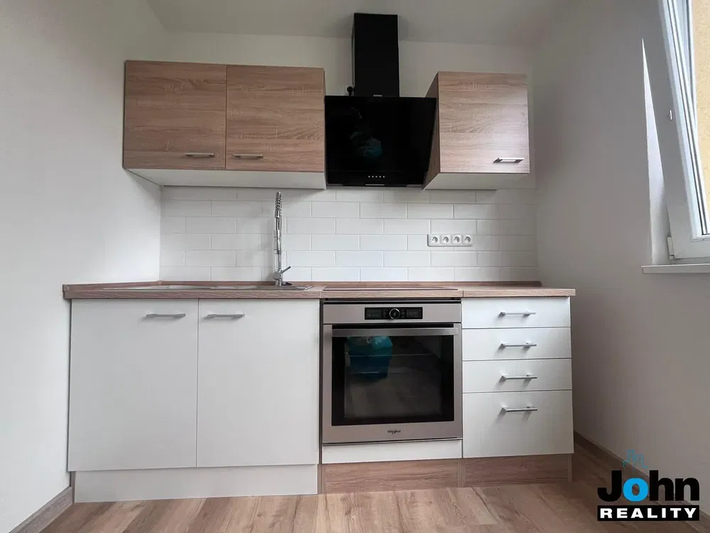 Kuhinja; kućanski aparati, renoviran, prirodna svjetlost