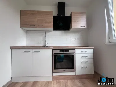 Kuhinja; kućanski aparati, renoviran, prirodna svjetlost