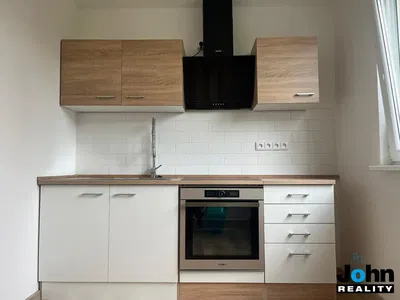 Kuhinja; kućanski aparati, renoviran, prirodna svjetlost, moderan stil