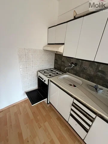 Kuhinja; kuhinjski aparati, pločice