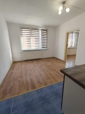 Wohnzimmer; tageslicht, holzboden, fliesenboden