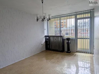 Obývací pokoj; dlažba, výhled, nutná rekonstrukce