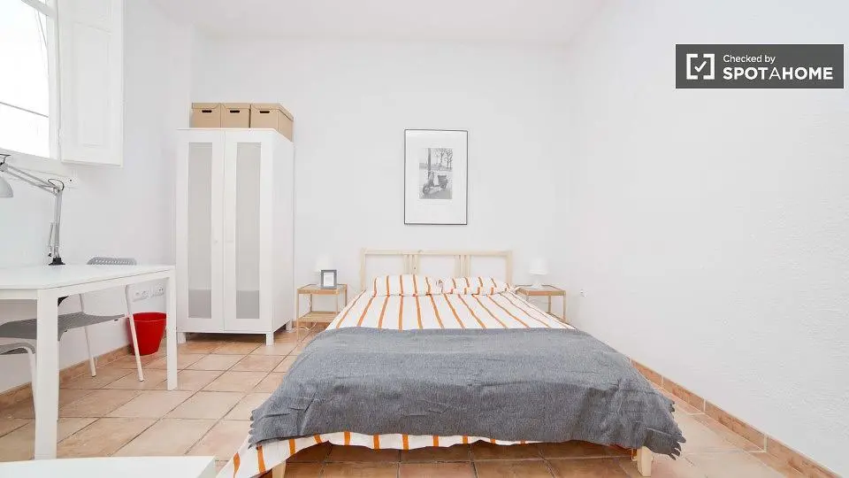 Schlafzimmer; tageslicht, fliesenboden