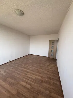 Schlafzimmer; holzboden, tageslicht