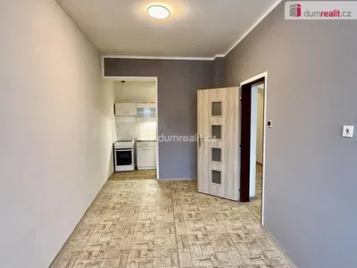 Kuhinja; pločice, kućanski aparati