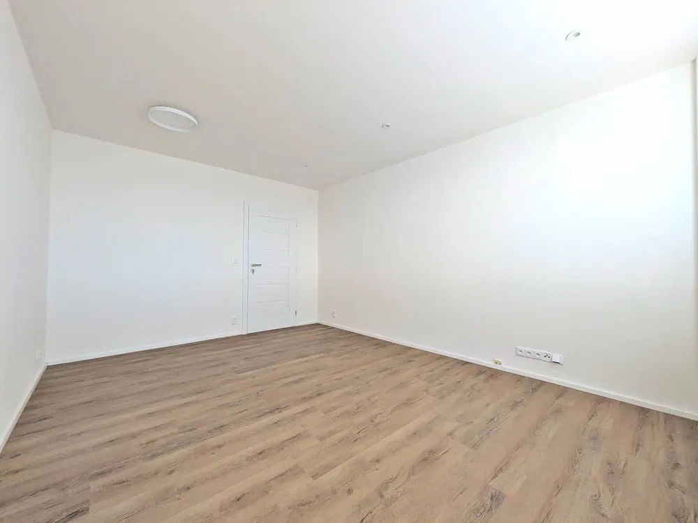 Schlafzimmer; tageslicht, renoviert, fliesenboden