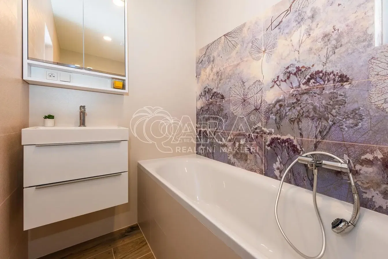 Banyo; tadilatlı, doğal ışık, modern stil