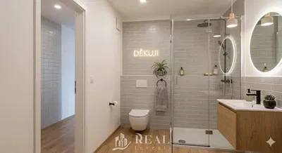 Banyo; fayans zemin, doğal ışık, tadilatlı