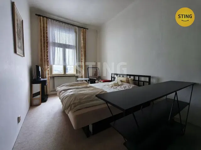 Quarto; luz natural