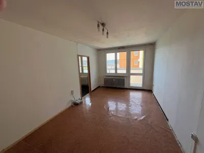 Dnevna soba; pogled, potrebna renovacija, prirodno svjetlo