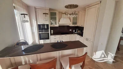 Küche; küchengeräte, tageslicht, moderner stil