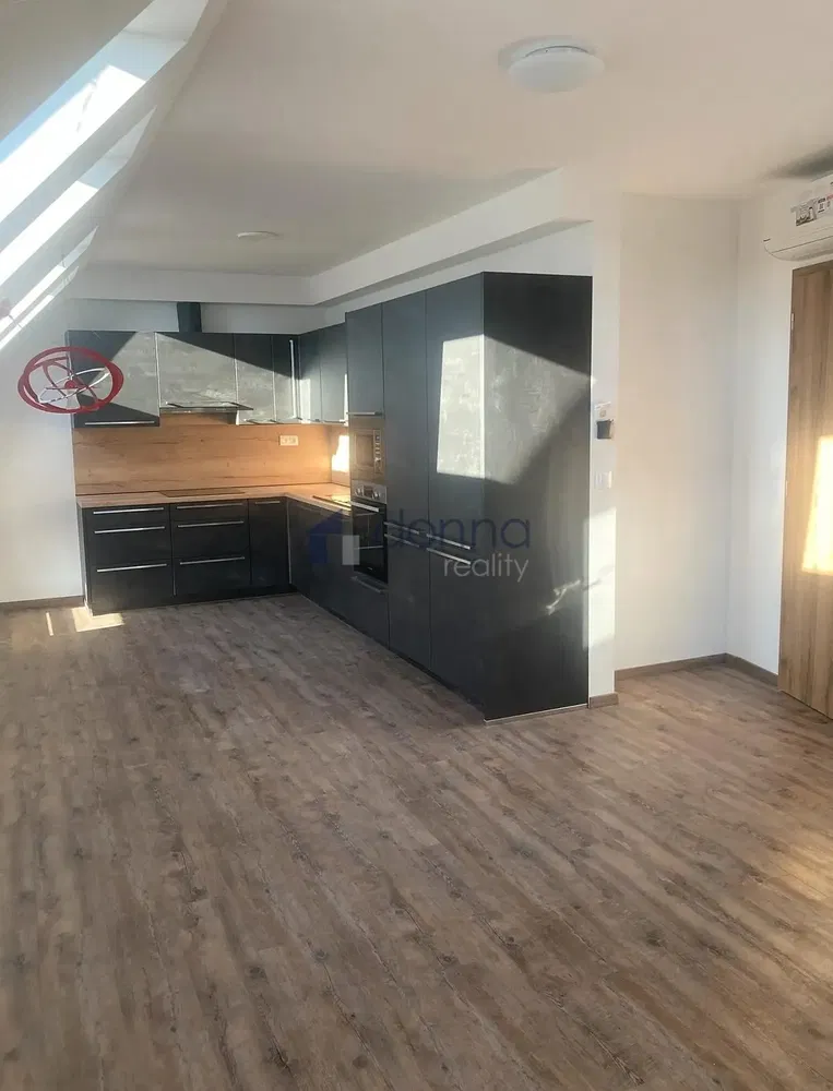 Cozinha; eletrodomésticos, luz natural, estilo moderno