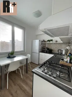Kuhinja; kuhinjski aparati, prirodno svjetlo