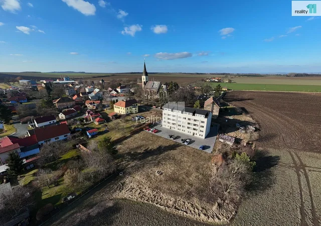 Maison et environs; vue