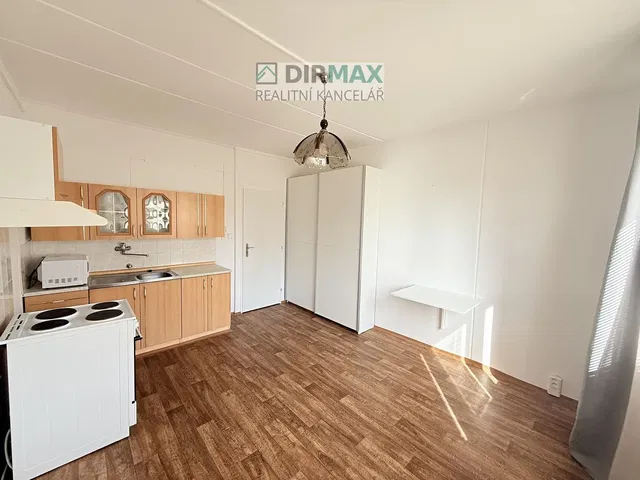Kitchen; kitchen appliances, natural light