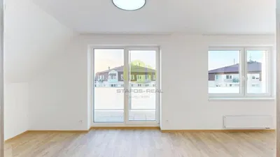 Soggiorno; vista, pavimento in legno, luce naturale, ristrutturato
