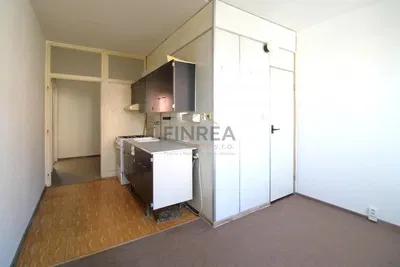 Kuhinja; kućanski aparati, potrebna renovacija