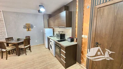 Kuchyně; kuchyňské spotřebiče, dlažba, po rekonstrukci, přirozené světlo