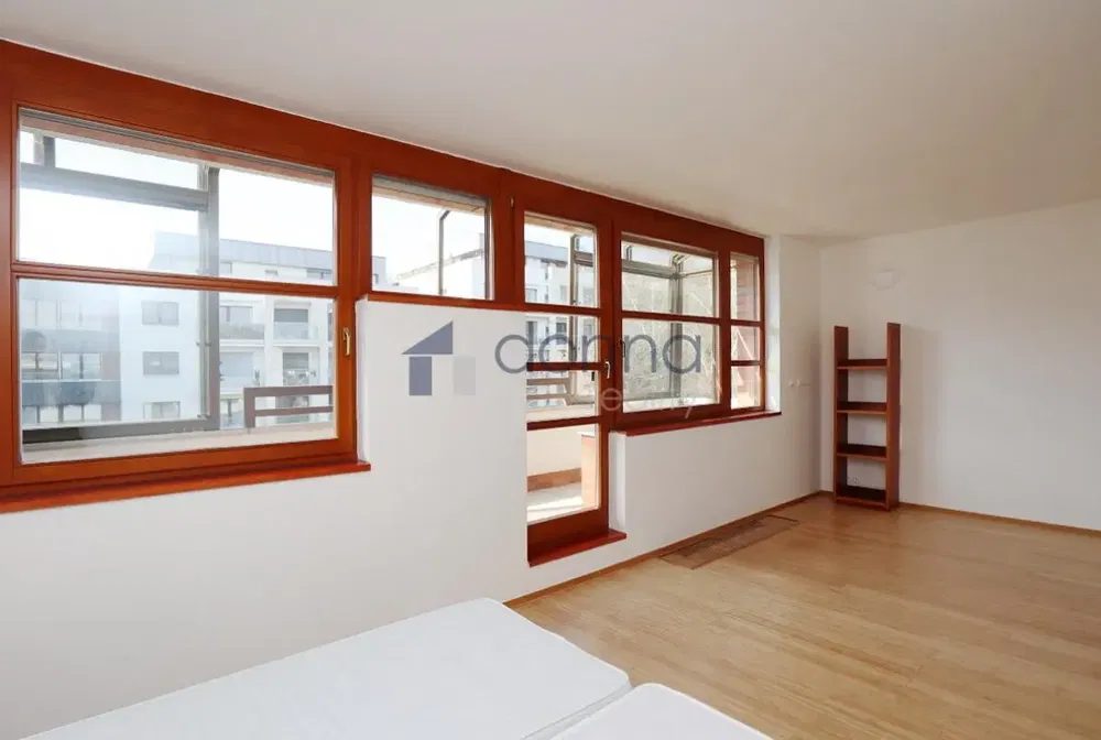 Camera da letto; vista, pavimento in legno, luce naturale