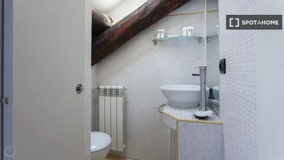 Koupelna; dlažba, po rekonstrukci, přirozené světlo, moderní styl