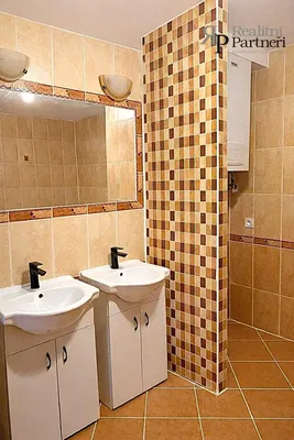 Badkamer; tegelvloer, gerenoveerd