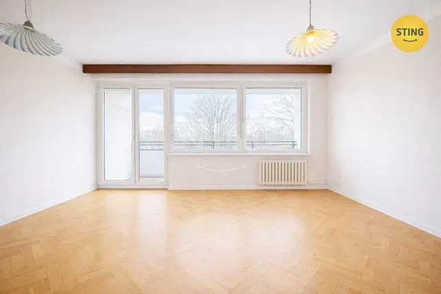 Dnevni boravak; pogled, drveni pod, prirodna svjetlost