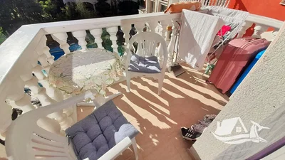 Balcon; lumière naturelle, carrelage