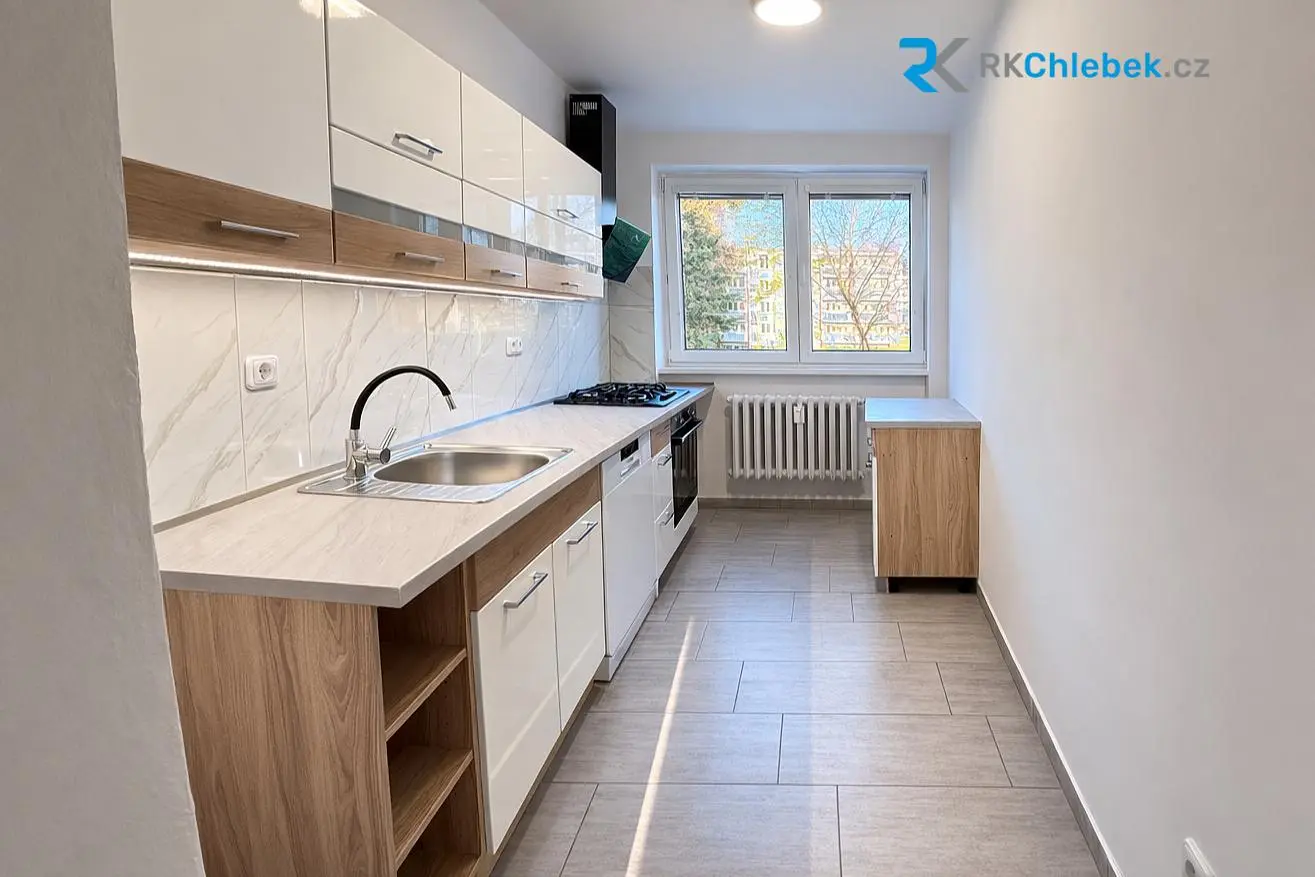 Küche; küchengeräte, blick, fliesenboden, renoviert, tageslicht