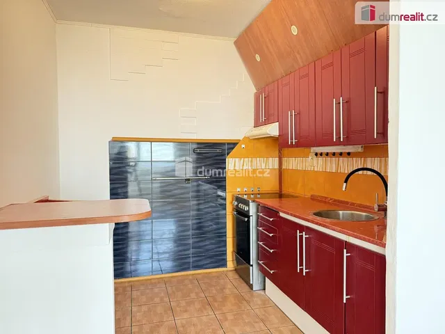 Kitchen; kitchen appliances, tile floor