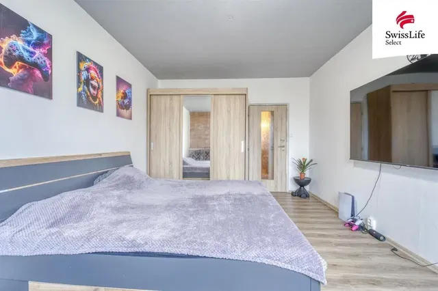 Bedroom; modern style, wood floor, natural light