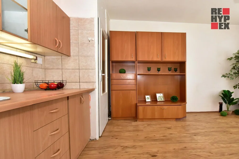 Cuisine; carrelage, parquet, lumière naturelle