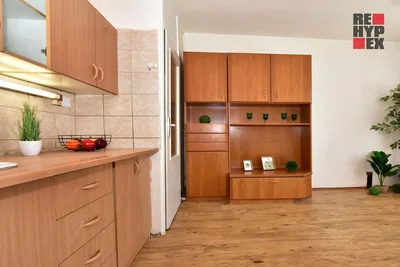 Cuisine; carrelage, parquet, lumière naturelle