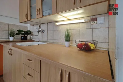 Cuisine; carrelage, lumière naturelle