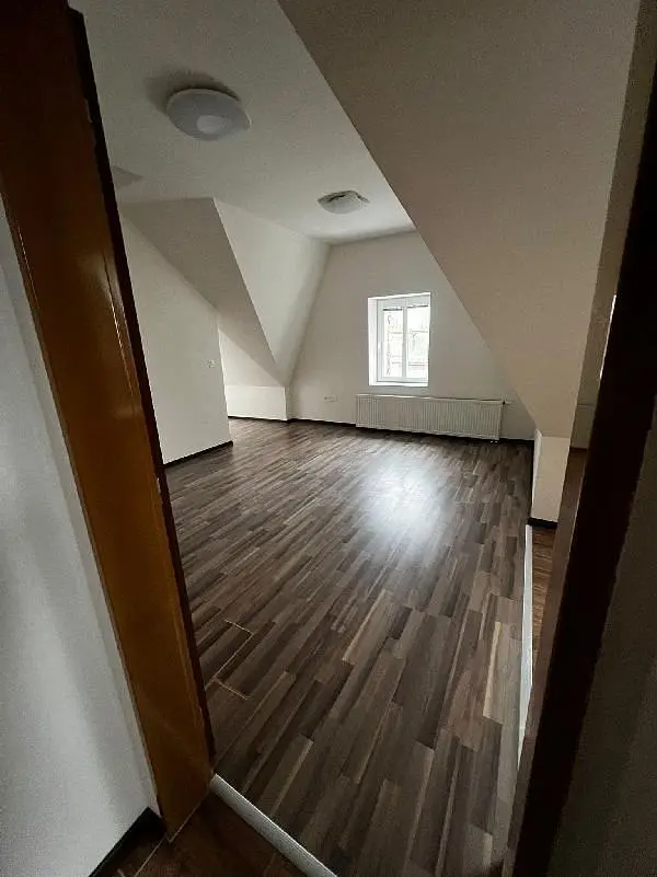 Kinderzimmer; holzboden, tageslicht