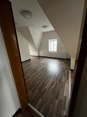 Kinderzimmer; holzboden, tageslicht