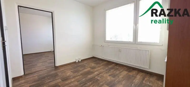 Schlafzimmer; holzboden, tageslicht