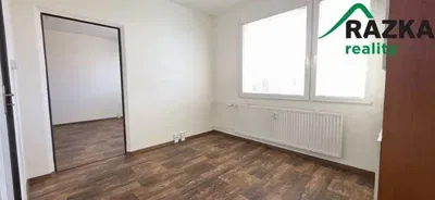 Schlafzimmer; holzboden, tageslicht