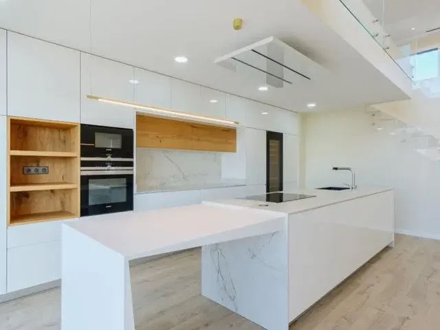 Küche; küchengeräte, renoviert, tageslicht