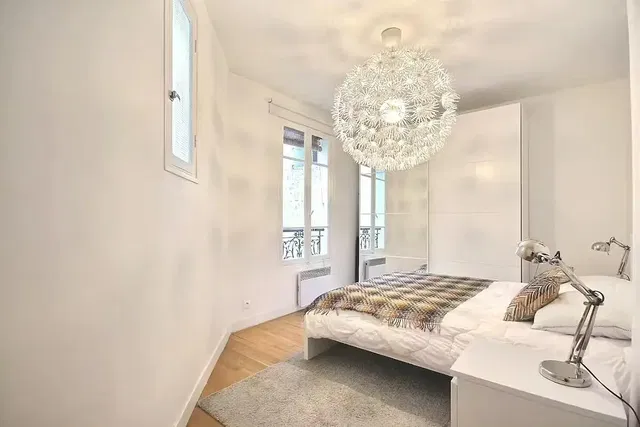 Schlafzimmer; tageslicht, holzboden