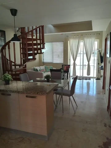 Oturma odası; doğal ışık, modern stil