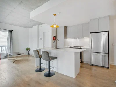 Кухиња; кухињски апарати, природно светло, модерни стил, дрвени под